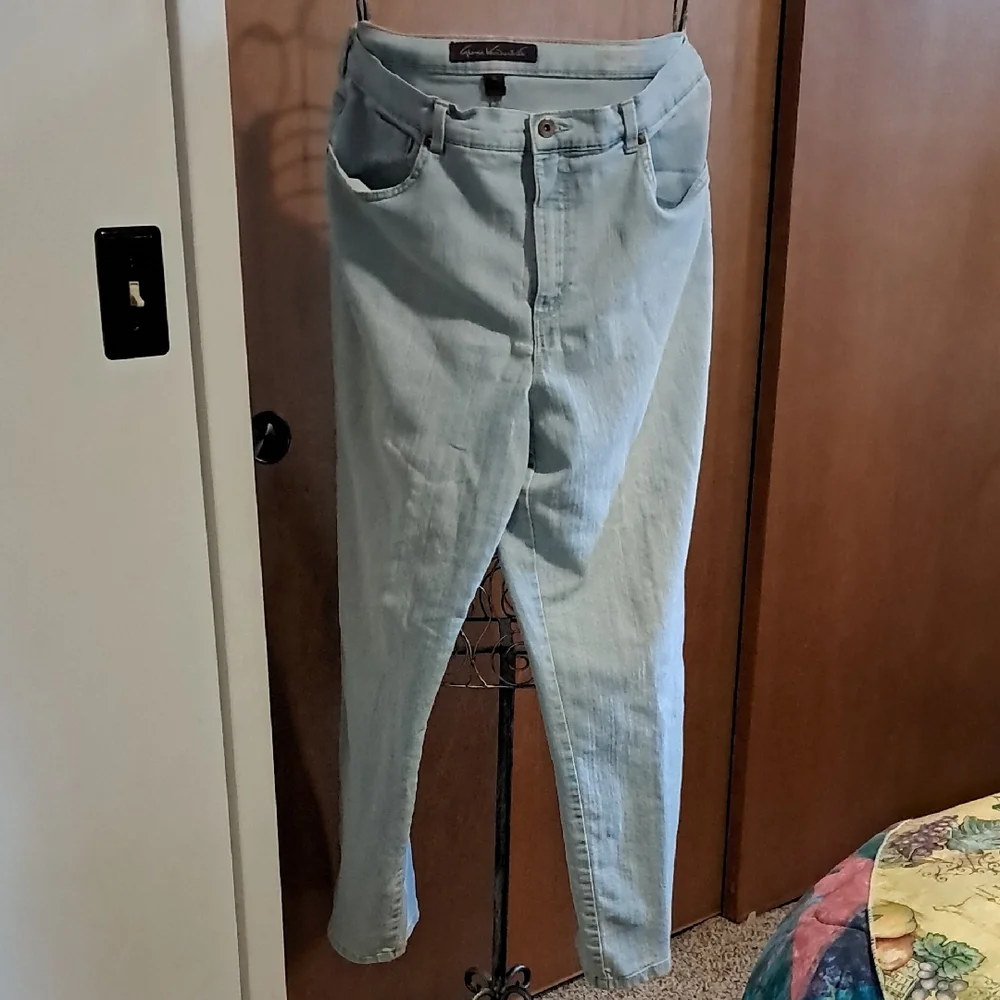 Gloria Vanderbilt Women's High Rise Light Blue Jeans